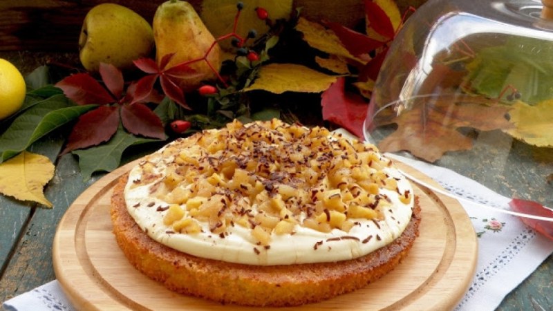 Разкошна есенна торта с ябълки и круши