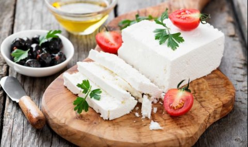 Плодовете и киселото мляко поскъпват, ядем по-евтино сирене