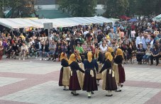 С богата програма, много участници и публика завършиха празниците на брезовската чаршия