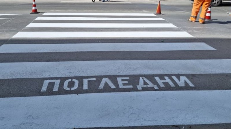 Опресниха пешеходните пътеки пред училища и градини в Асеновград