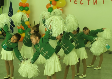 Дечица в Карлово се радват на нов физкултурен салон
