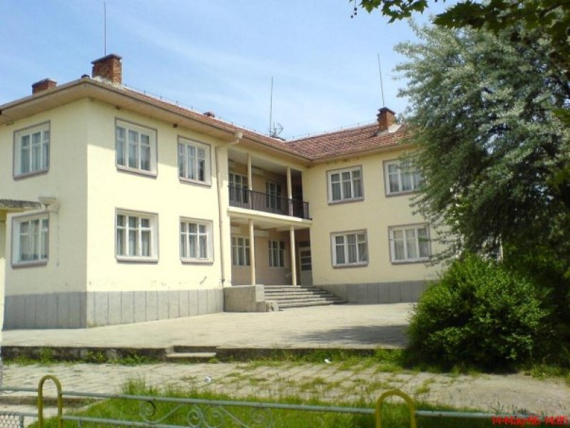 Продават на търг бивша детска болница в брезовско село