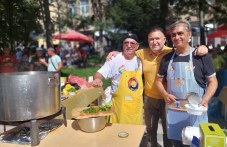 Кметове станаха шеф готвачи на “Водопада фест“ в Карлово