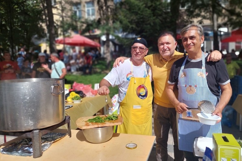 Кметове станаха шеф готвачи на “Водопада фест“ в Карлово