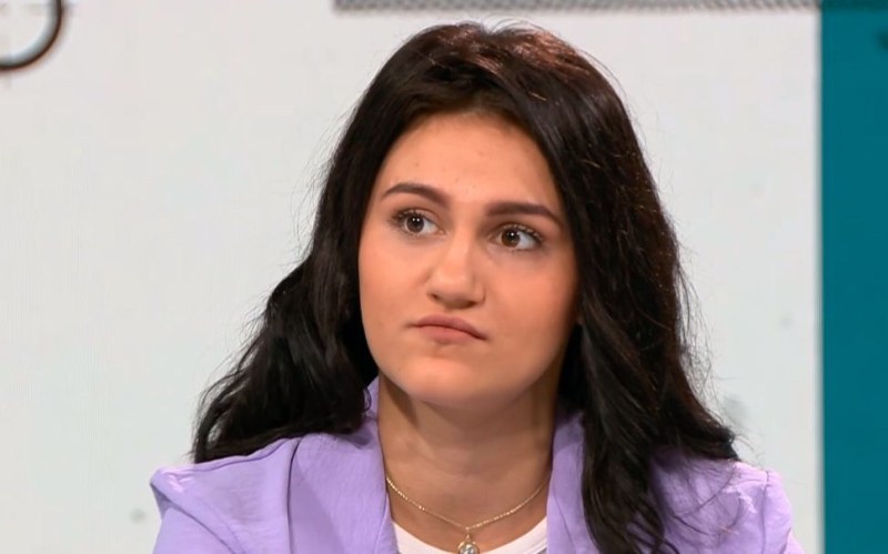 Дебора с подробности за нападението: Усмихна ми се и замахна към мен