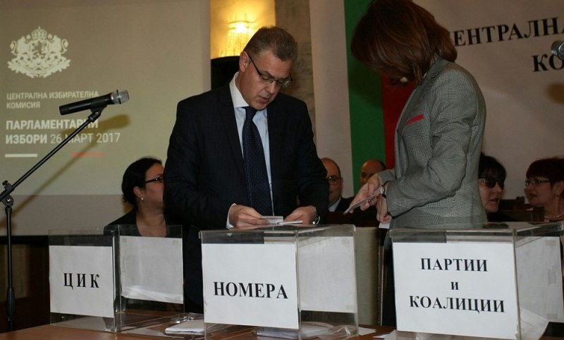 Теглят жребия на номерата в бюлетините
