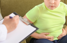 Децата на строгите родители често са с наднормено тегло