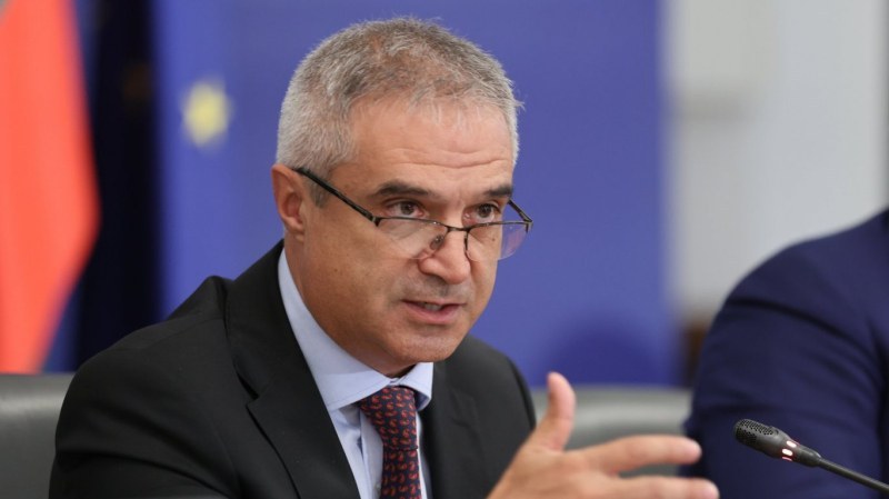 Министърът на енергетиката се среща с протестиращите енергетици