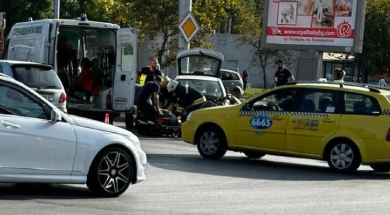 Катастрофа блокира кръстовище в Пловдив