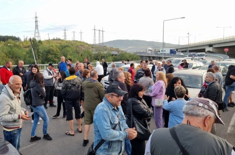 Миньори и управляващи започват преговори след четири дни протести и блокади