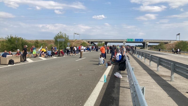 Блокадата на магистрала “Тракия“ остава, решиха протестиращите миньори