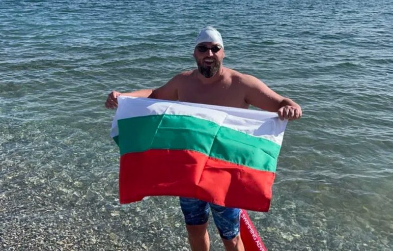 Плувецът Петър Стойчев спечели историческото първо състезание на езерото Хьовсгьол в Монголия