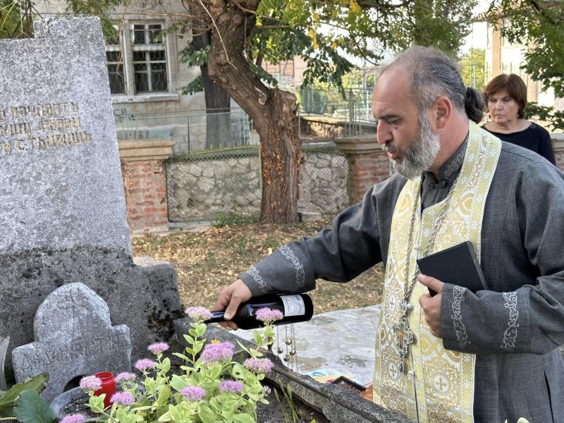 Почетоха паметта на загиналите перущенци в битката при Комаров камък