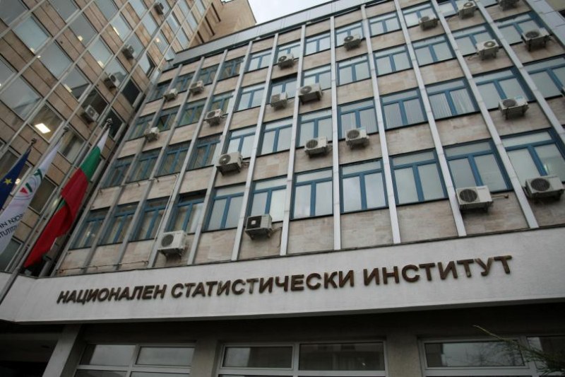 Стотици служители на НСИ започват серия от протести в цялата страна
