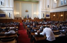 vs-raziskva-dnes-parviia-vot-nedoverie-586.jpg
