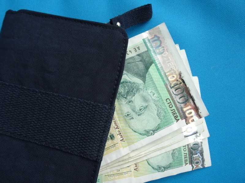 Как мъж успя да задигне портфейл от зъболекарски кабинет в Карлово?