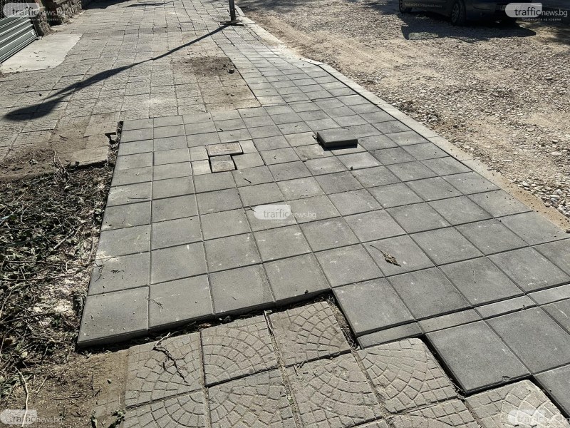 Подменят тротоарите на бул. „Ал. Стамболийски” само наполовина, другата не е в договора