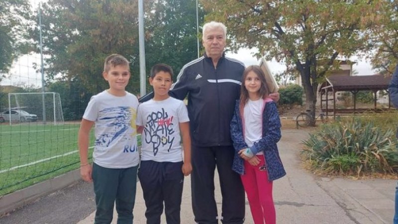 Легенда на Локо Пловдив откри новото игрище в Цалапица