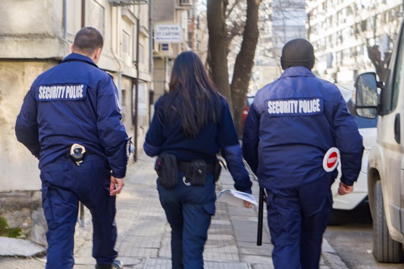 Арестуваха тийнейджър за обира на два магазина в центъра на Пловдив