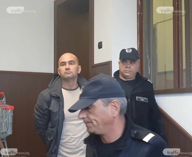 Защитните тези на фотографа Дардов - по-перверзни и от обвиненията срещу него!