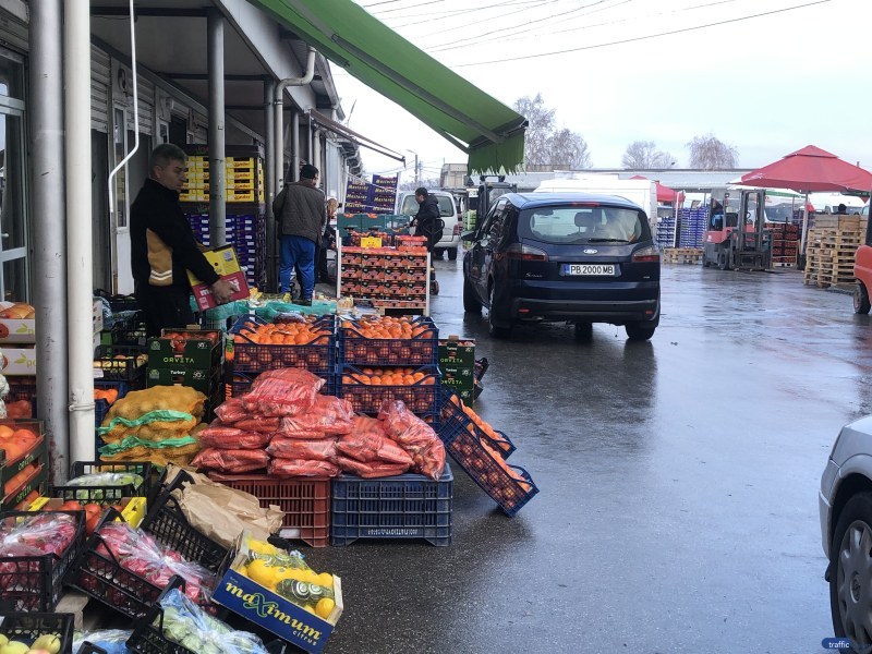 Зеленчуците и млечните продукти поевтиняват, брашното поскъпва