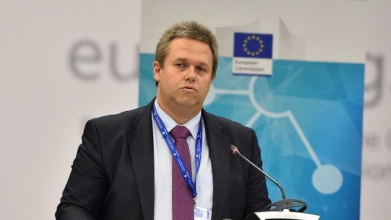 Министърът на електронното управление: Машините са на практика принтери, сигурността на вота е гарантирана