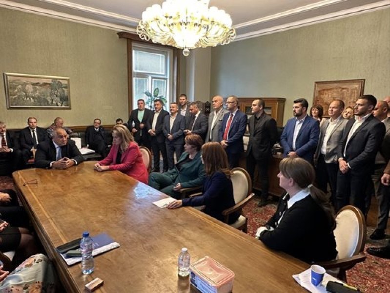 Огромен скандал с машинния вот часове преди изборите