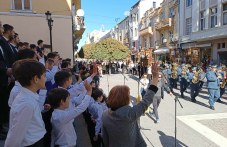 tarzhestveno-shestvie-mina-po-glavnata-735.jpg
