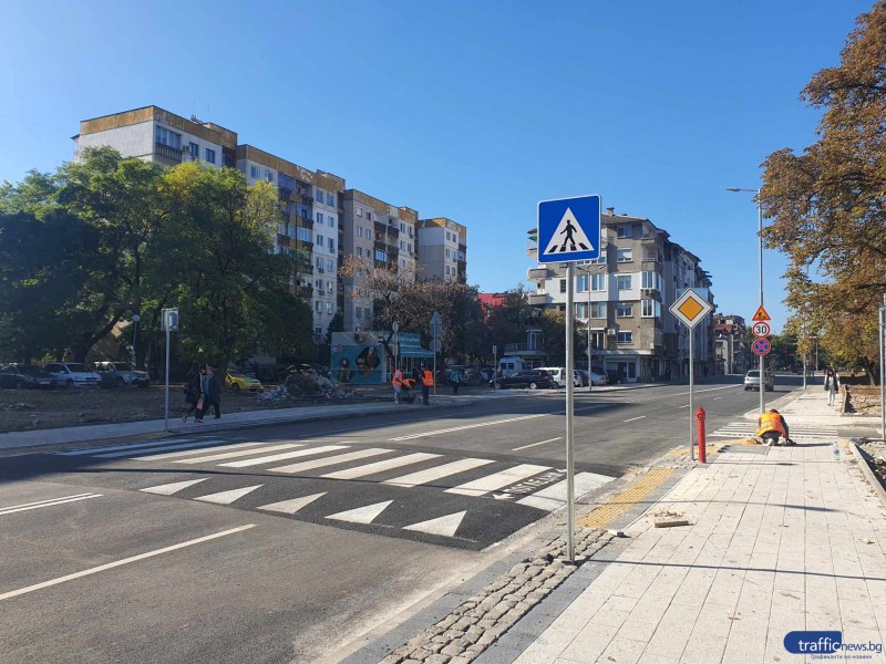 Ремонтираната ул. “Даме Груев“ - рай за джигити, ад за пешеходци и майки с деца