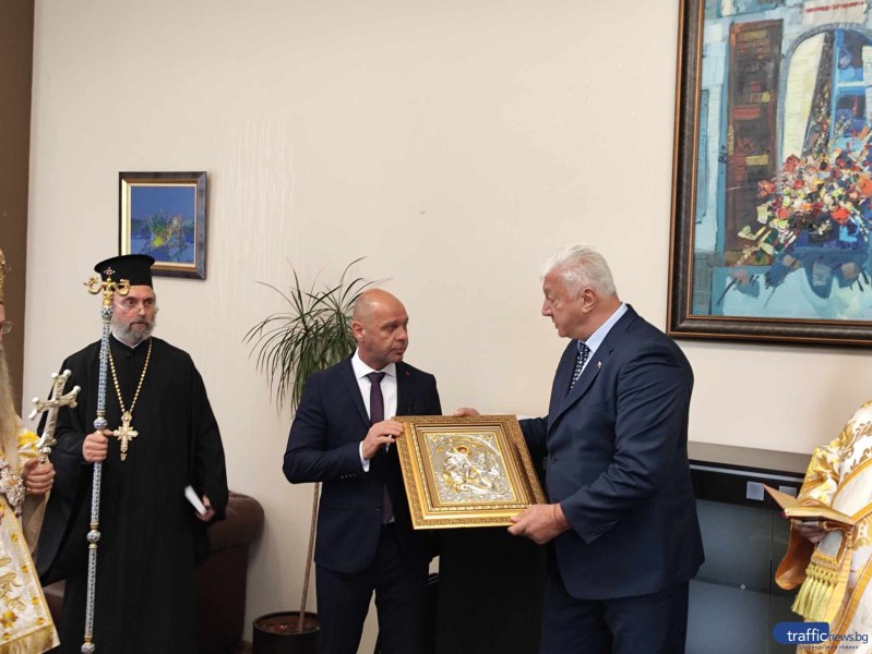 Зико предаде поста на Костадин Димитров, подари му и икона