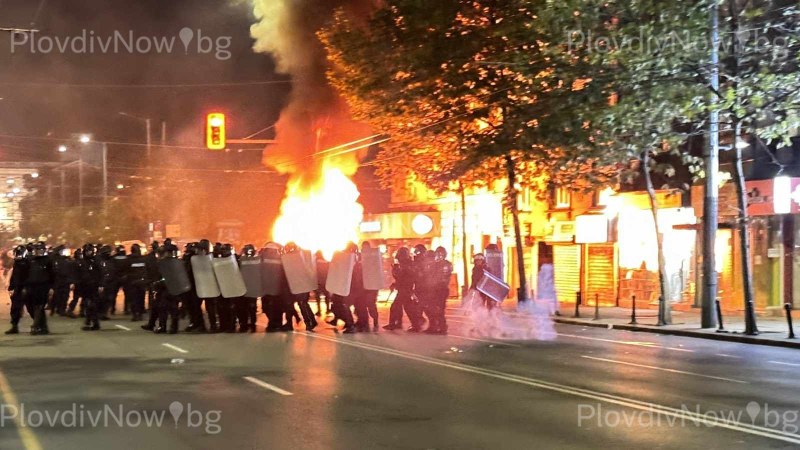 Има пострадали на протеста на футболните фенове в столицата