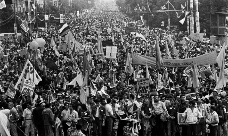 На този ден: Случва се първият масов митинг пред храма “Александър Невски“
