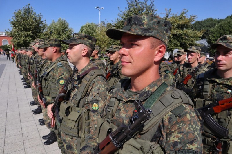 Планират задължително военно обучение за някои професии у нас