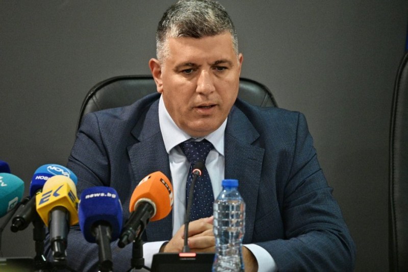 Цеков: Имаме пълна мобилизация, 1583 снегорина са в очакване  в цялата страна