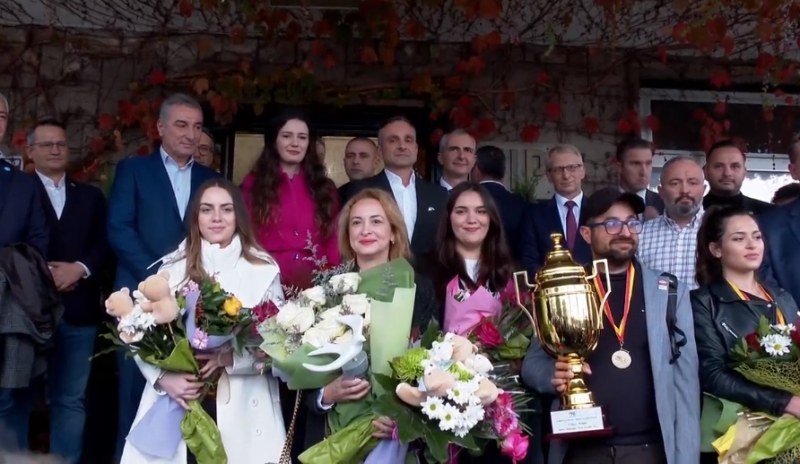 Европейските ни шампионки по шах се прибраха у нас, посрещната ги подобаващо