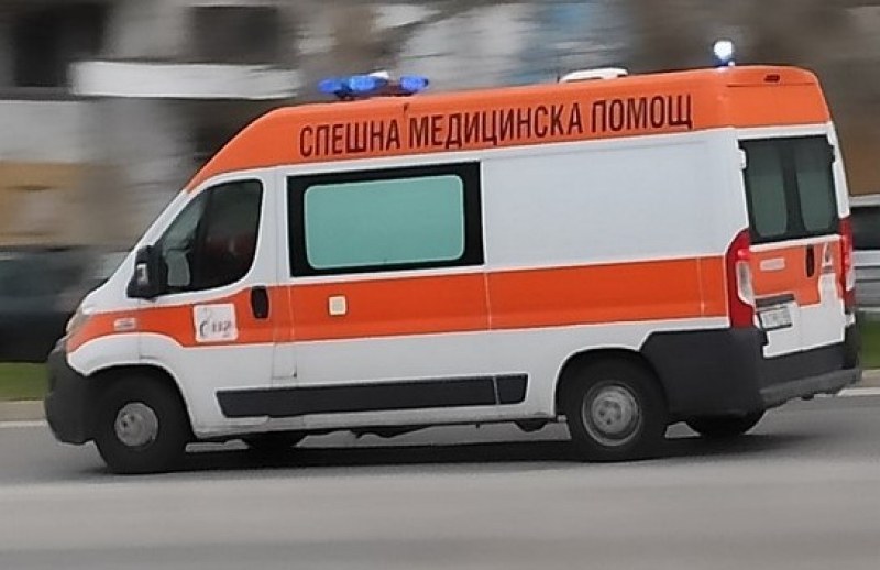 Има ранен при сблъсъка между влак и камион край Белозем