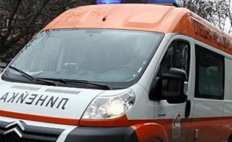 Възрастен шофьор е с опасност за живота след катастрофа край Асеновград