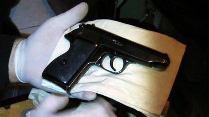 Незаконен пистолет и патрони откри полицията в Хисарско