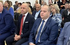 kmetat-i-oblastniiat-upravitel-lobirat-004.jpg
