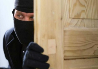 Мъж открадна покъщнина от чужд апартамент в Тракия
