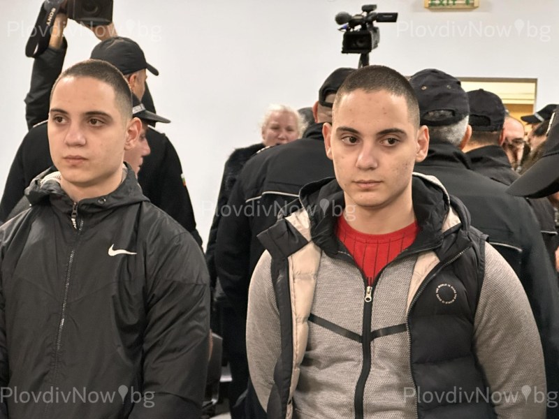 Близнаците влязоха в съда под засилено полицейско присъствие