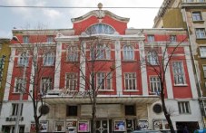 na-tozi-den-otkrit-e-parviiat-kinosalon-396.jpg