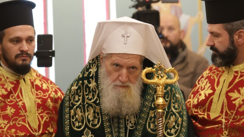 Всички храмове в страната отслужват молебен за патриарх Неофит Всички храмове в страната отслужват молебен за патриарх Неофит