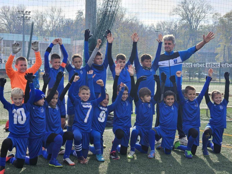 Малките футболисти на Карлово завършиха първи в класирането на есенния полусезон