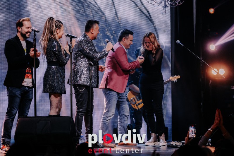 В Plovdiv Event Center: Мъж предложи брак на любимата си на концерт на Любо Киров