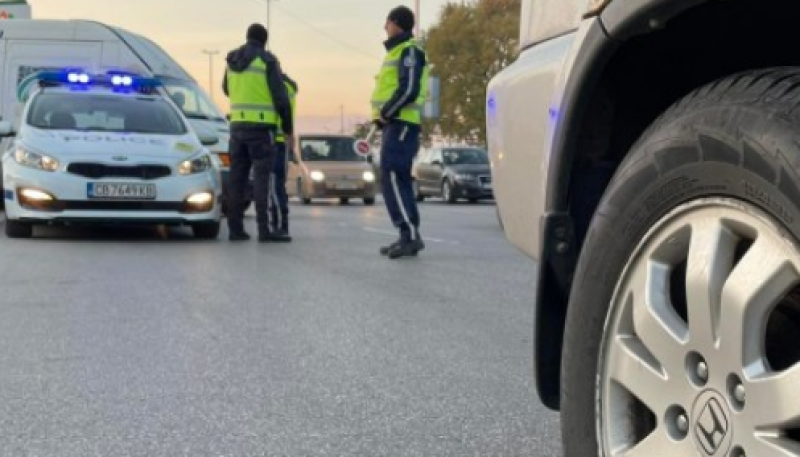 Кола блъсна полицай при проверка в Пловдив