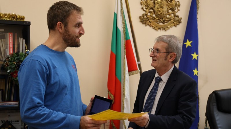 Лазар Радков с отличие “Посланик на надеждата“ за кампанията “Капачки за бъдеще“
