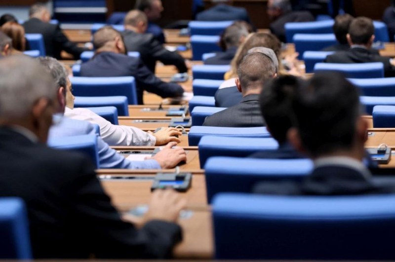 Народното събрание прие двойното гражданство за депутати