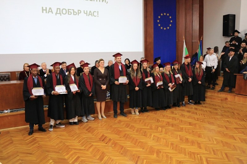 Абсолвентите на Аграрния университет получиха дипломите си на тържествена церемония
