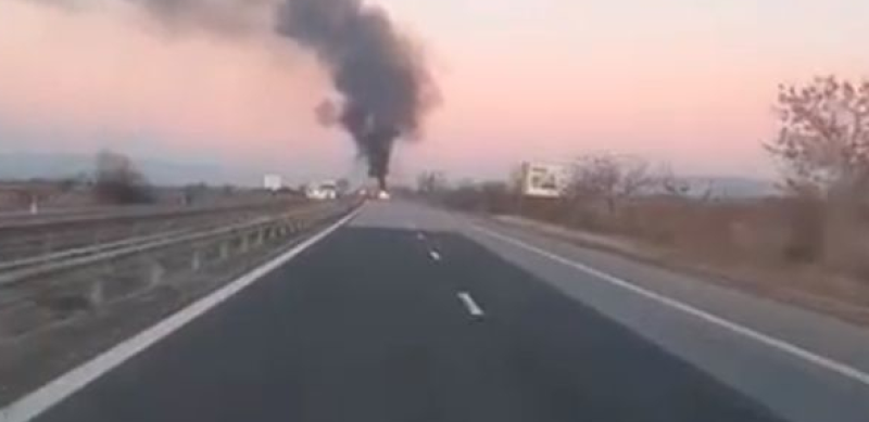 Кола се запали на магистрала “Тракия“
